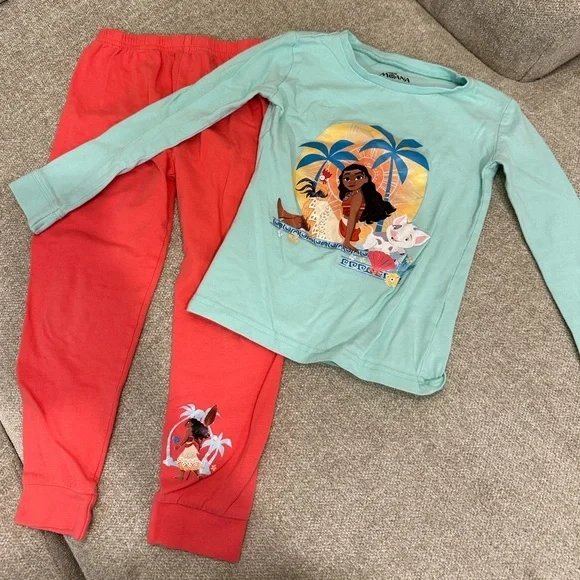 NFS. Disney Moana pajama set size 5 - Picture 1 of 1